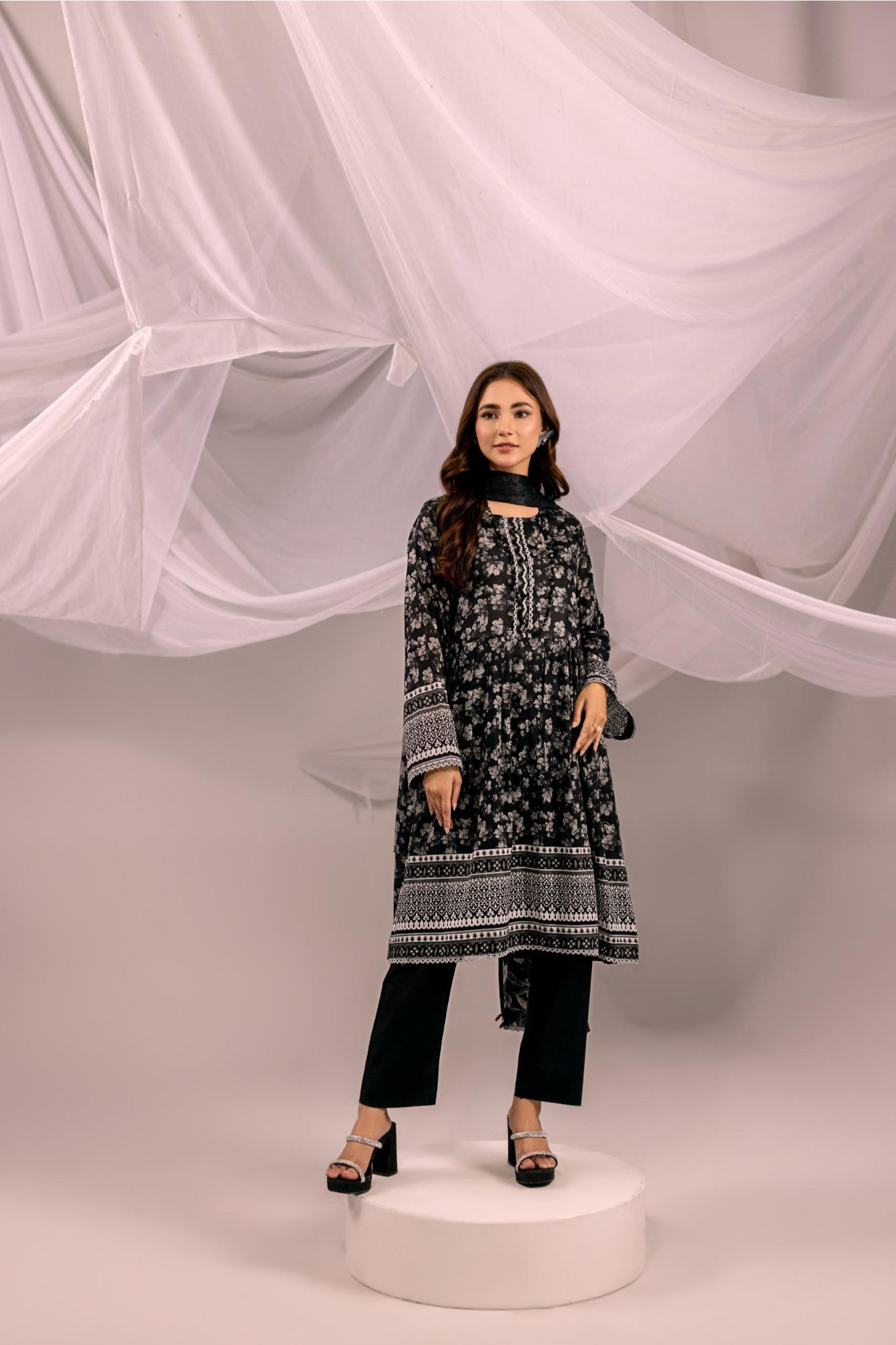 Printed Black Lawn 3 Piece Suit | Intekhab | Design 02
