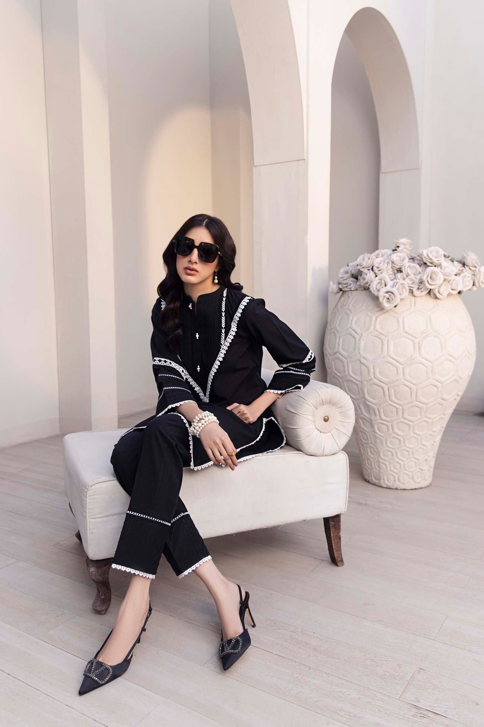 Black Lace Detailed 2 Piece Suit | Izel | Fleur Noir