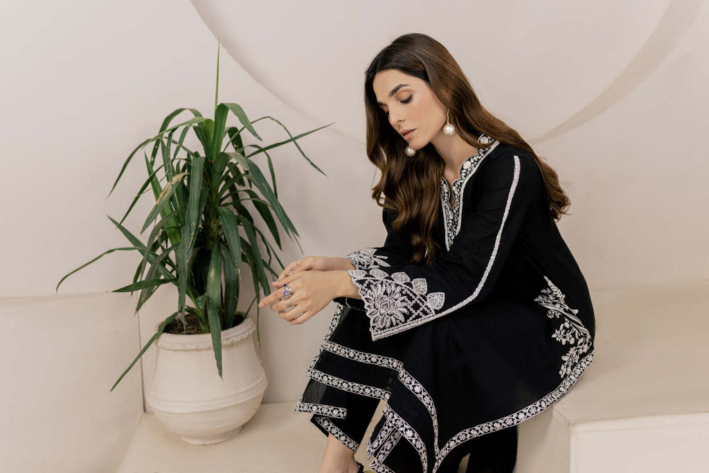 Black Embroidered 2 Piece Suit | Izel | Kafiyat