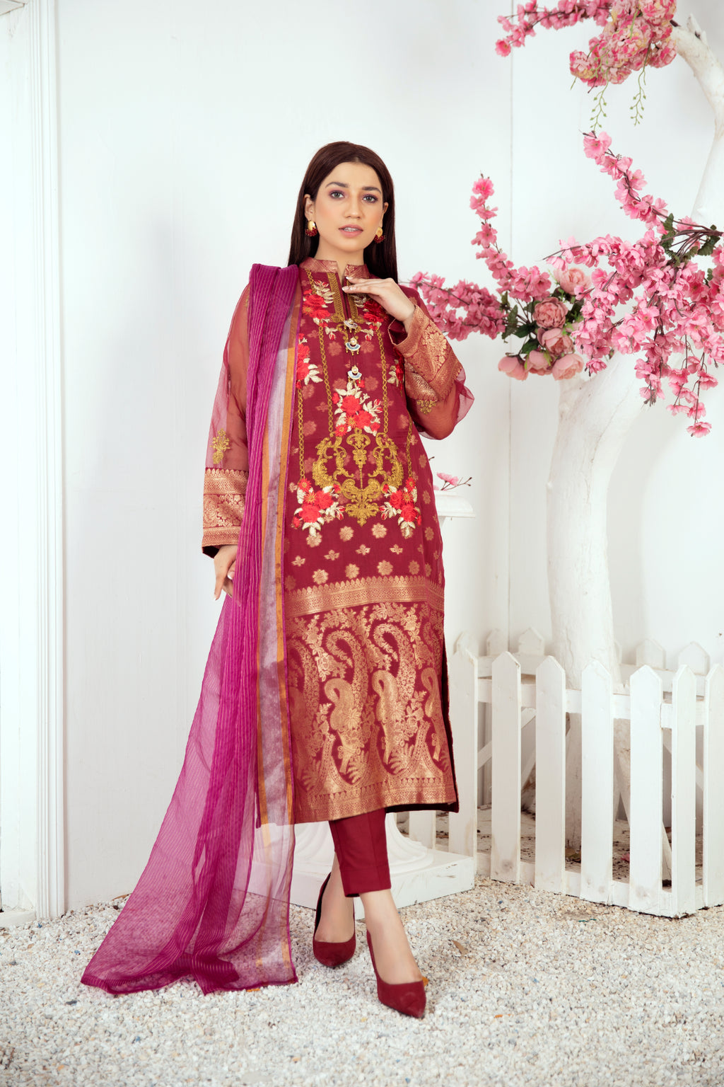 Maroon Embroidered 3 Piece Suit | ZUN | Zareen