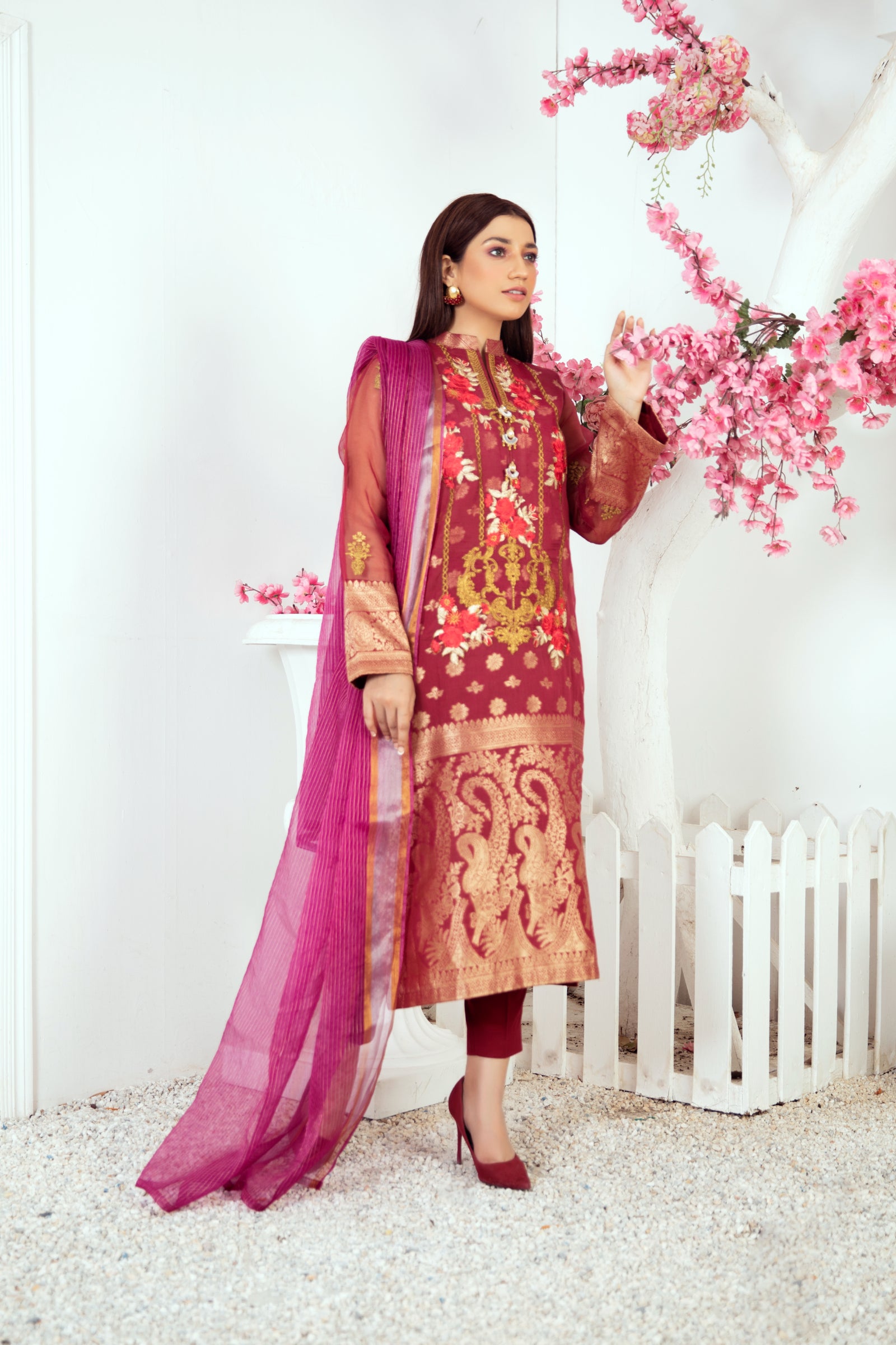 Maroon Embroidered 3 Piece Suit | ZUN | Zareen